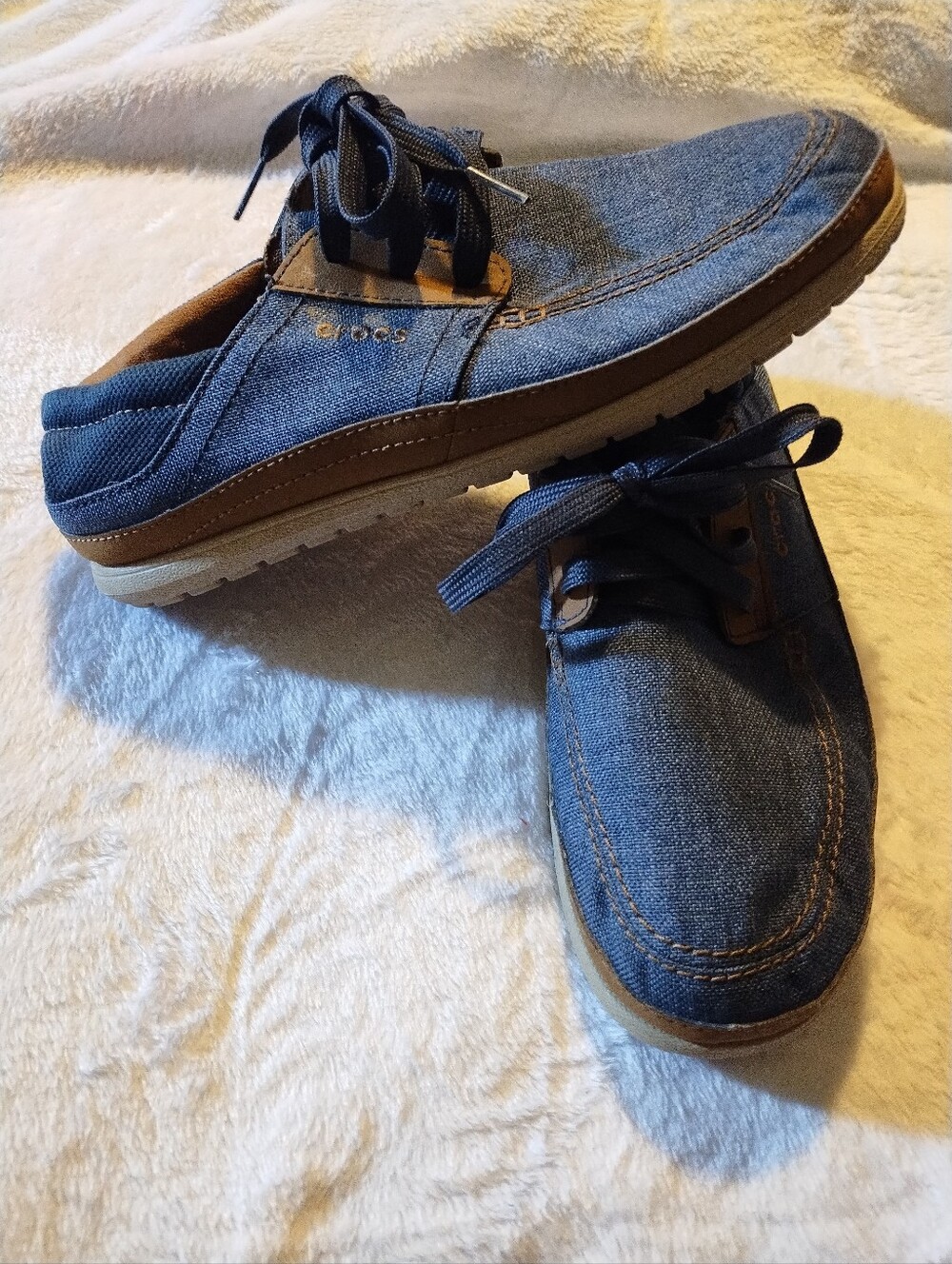 CROCS Men's Santa Cruz Denim-Look Lace-Up Sneakers - Navy Blue - Picture 6 of 7